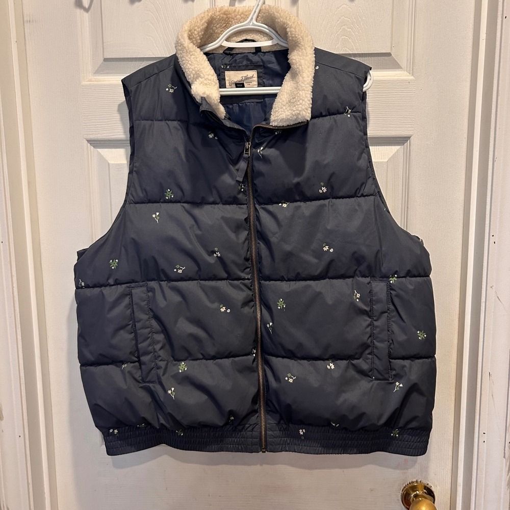 Universal Thread Puffer Vest Women's Blue Floral Sherpa Collar Lined Zip Size 1X